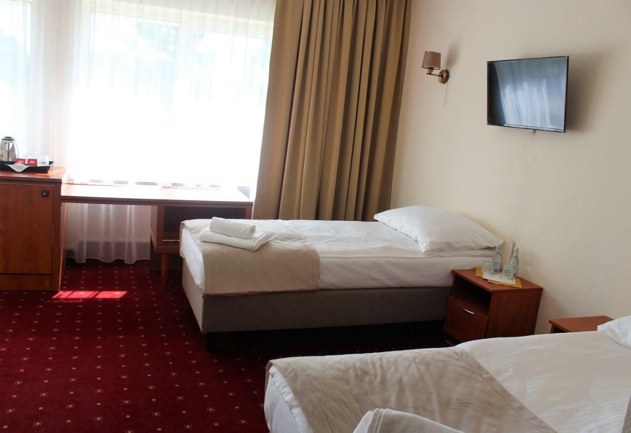 Hotel Bialy Walbrzych Ngoại thất bức ảnh