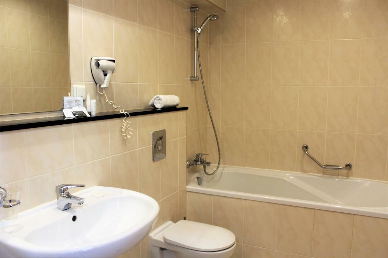 Hotel Bialy Walbrzych Ngoại thất bức ảnh