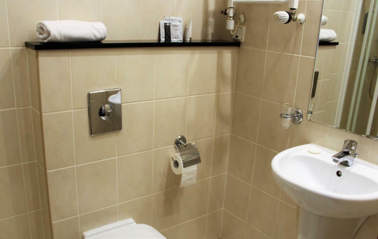Hotel Bialy Walbrzych Ngoại thất bức ảnh