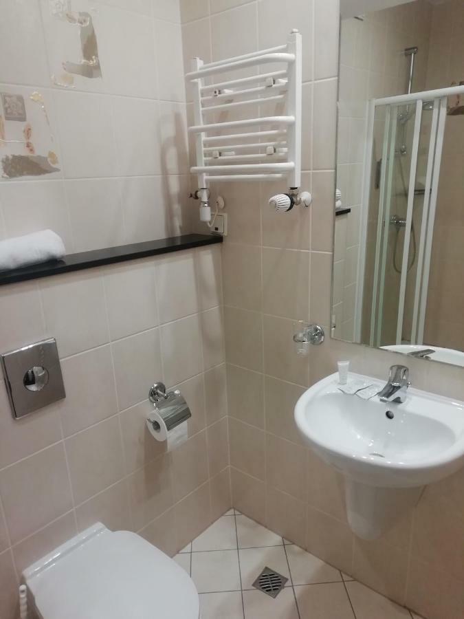Hotel Bialy Walbrzych Ngoại thất bức ảnh