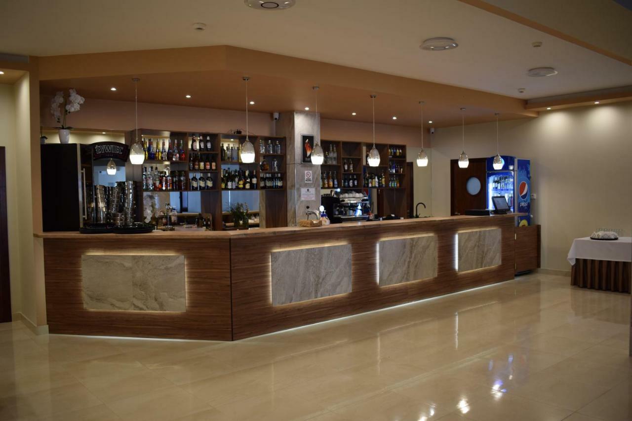 Hotel Bialy Walbrzych Ngoại thất bức ảnh