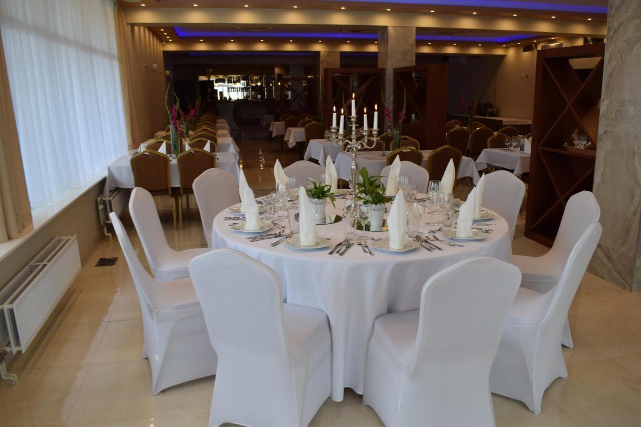 Hotel Bialy Walbrzych Ngoại thất bức ảnh