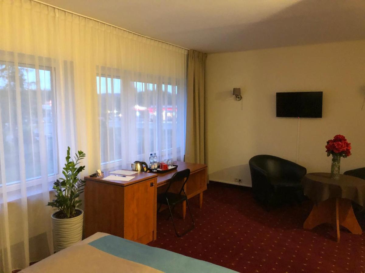 Hotel Bialy Walbrzych Ngoại thất bức ảnh