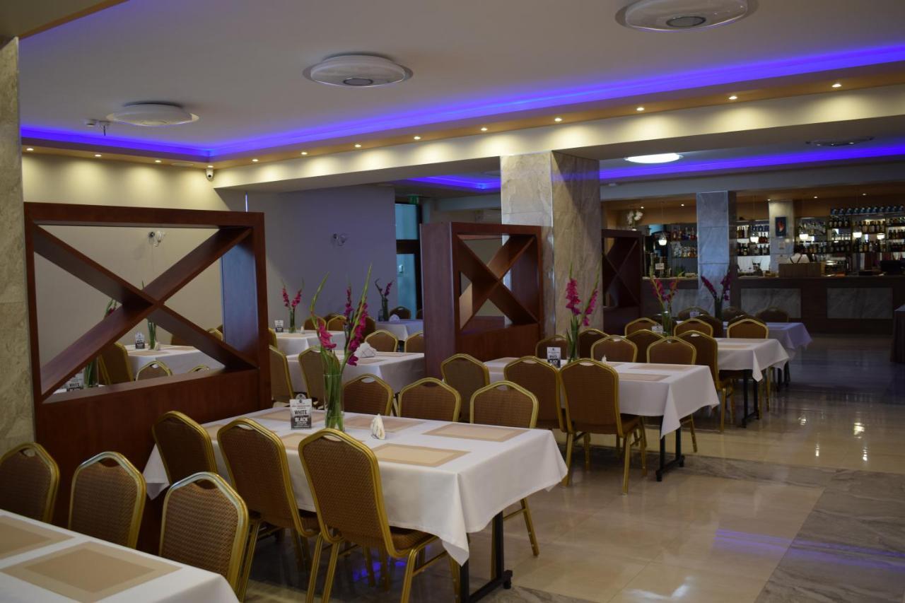 Hotel Bialy Walbrzych Ngoại thất bức ảnh