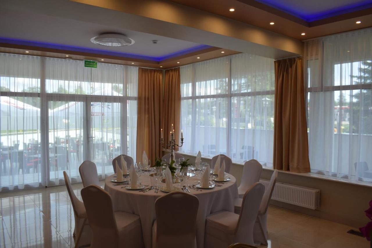 Hotel Bialy Walbrzych Ngoại thất bức ảnh