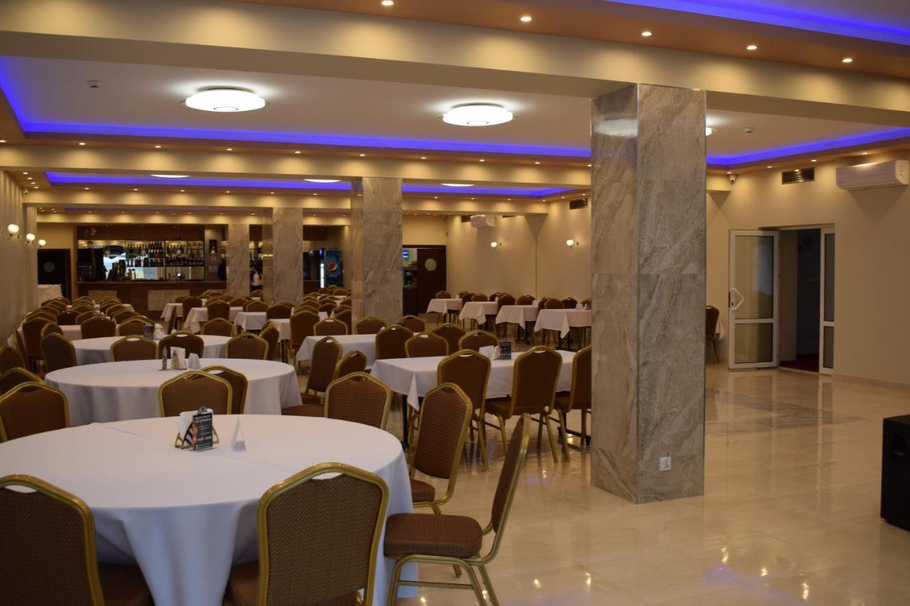 Hotel Bialy Walbrzych Ngoại thất bức ảnh