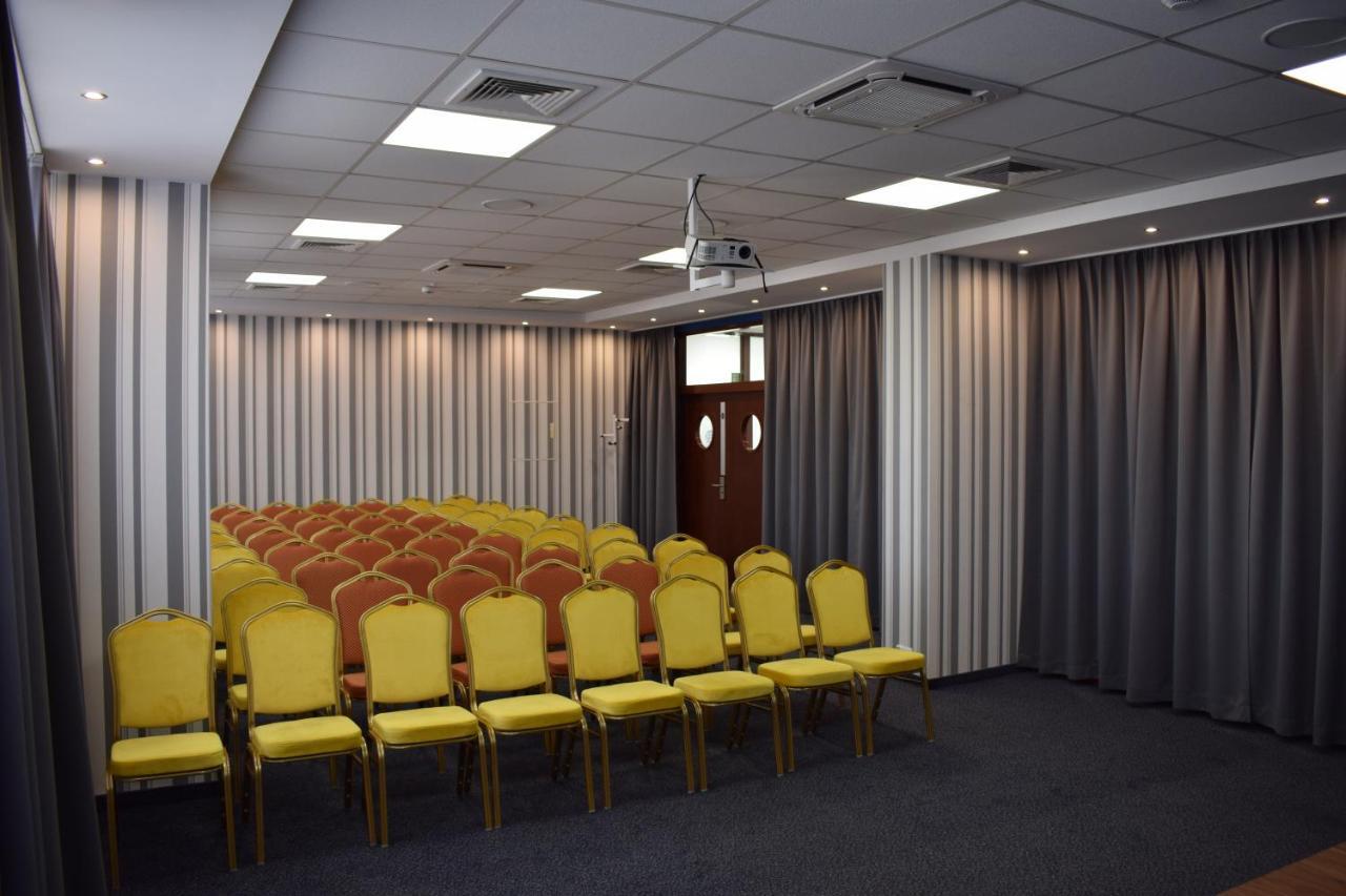 Hotel Bialy Walbrzych Ngoại thất bức ảnh
