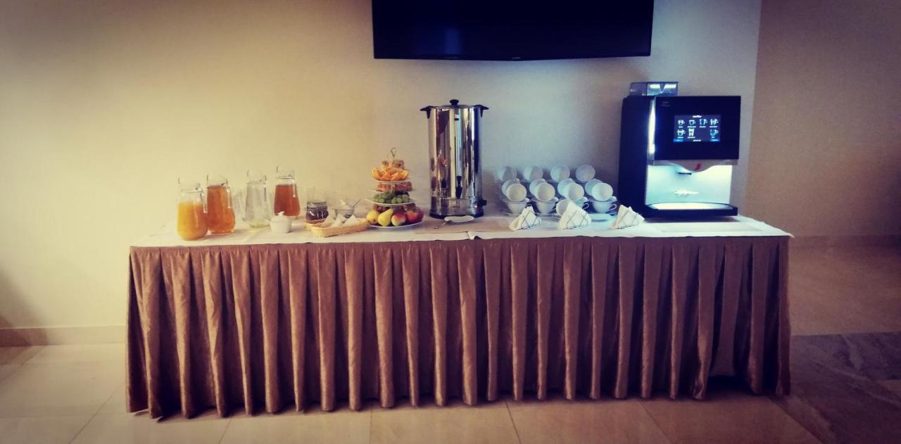 Hotel Bialy Walbrzych Ngoại thất bức ảnh